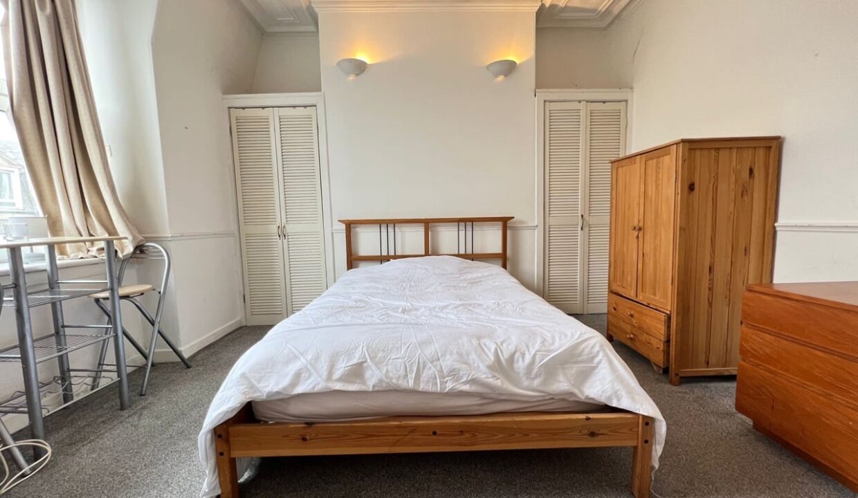 One-bedroom flat to rent on Menzies Road, Aberdeen – photo 1