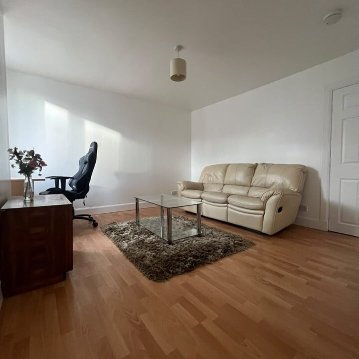 One-bedroom flat to rent on Crown Street, Aberdeen – photo 2
