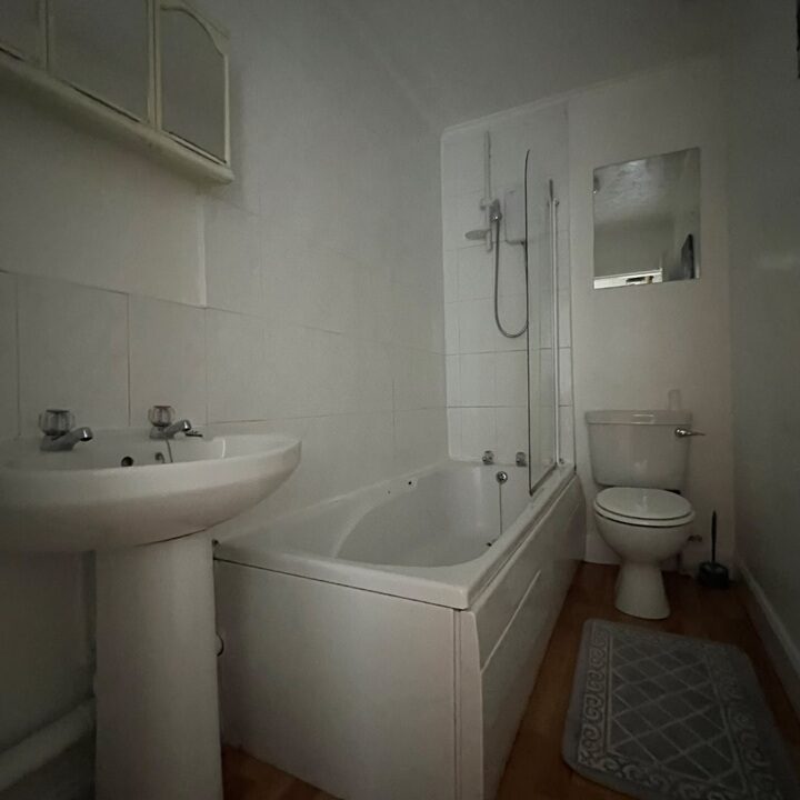 One-bedroom flat to rent on Crown Street, Aberdeen – photo 9