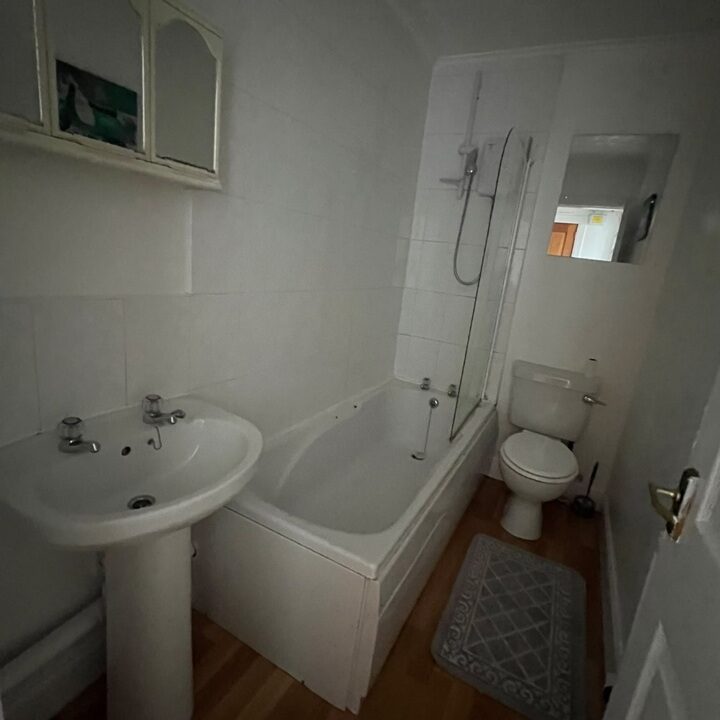 One-bedroom flat to rent on Crown Street, Aberdeen – photo 10