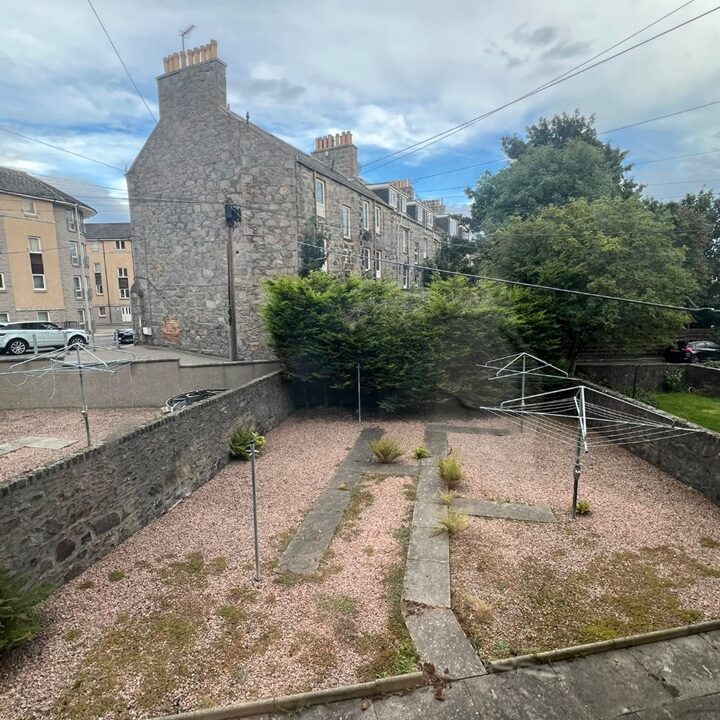 One-bedroom flat to rent on Crown Street, Aberdeen – photo 12